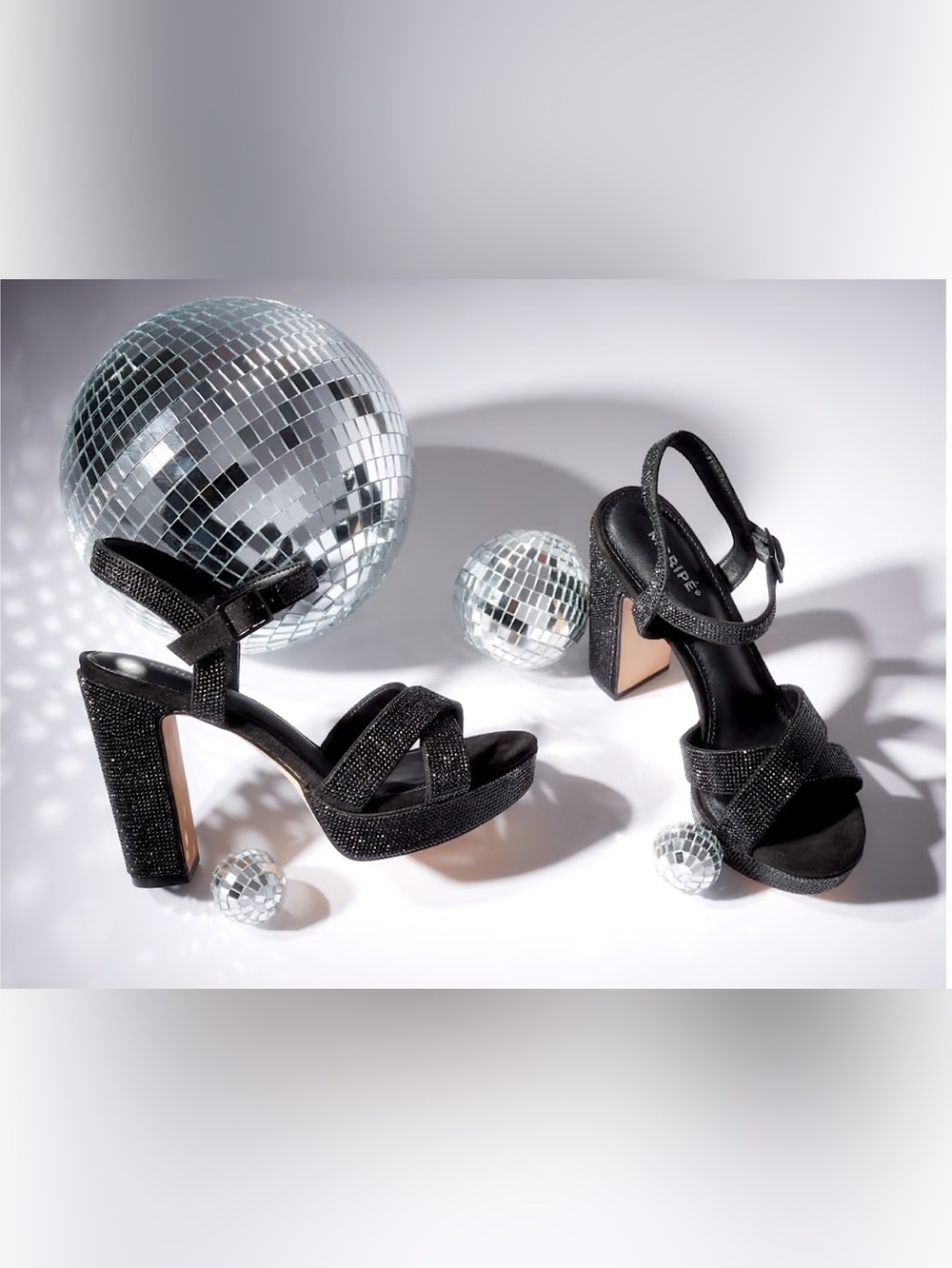 WOMENS LEILANI PLATFORM SANDAL

Black Embellished Platform Block Heel
